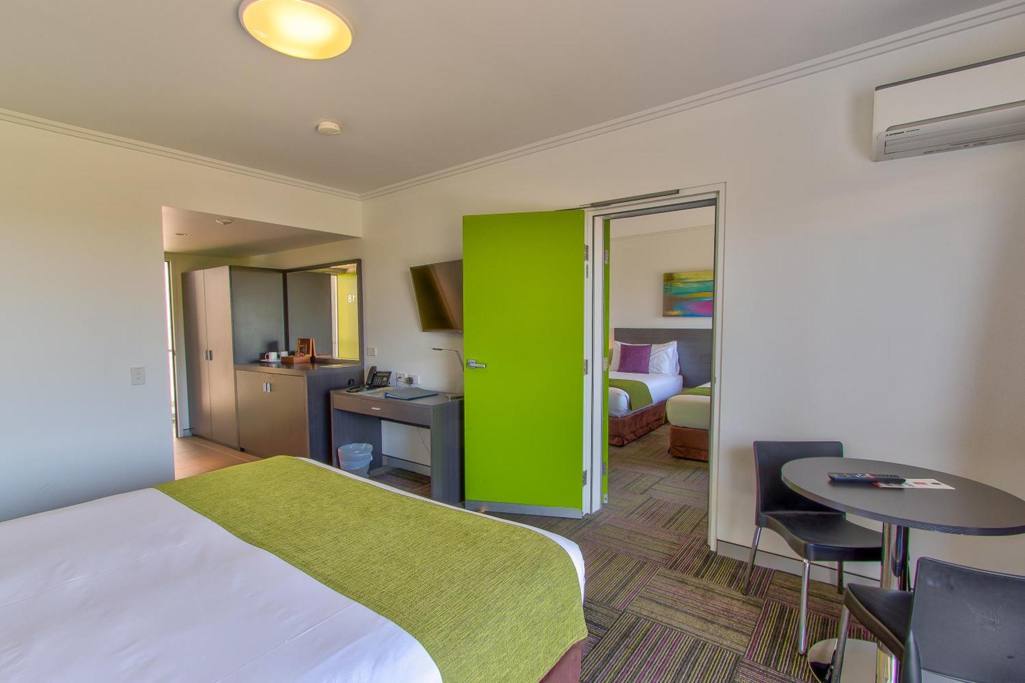 Mackay Oceanside Central Hotel Official Exteriör bild