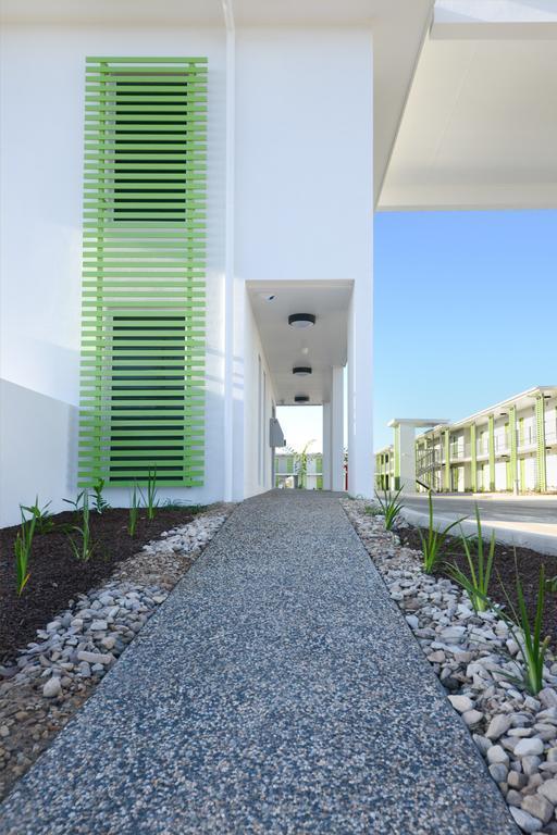 Mackay Oceanside Central Hotel Official Exteriör bild