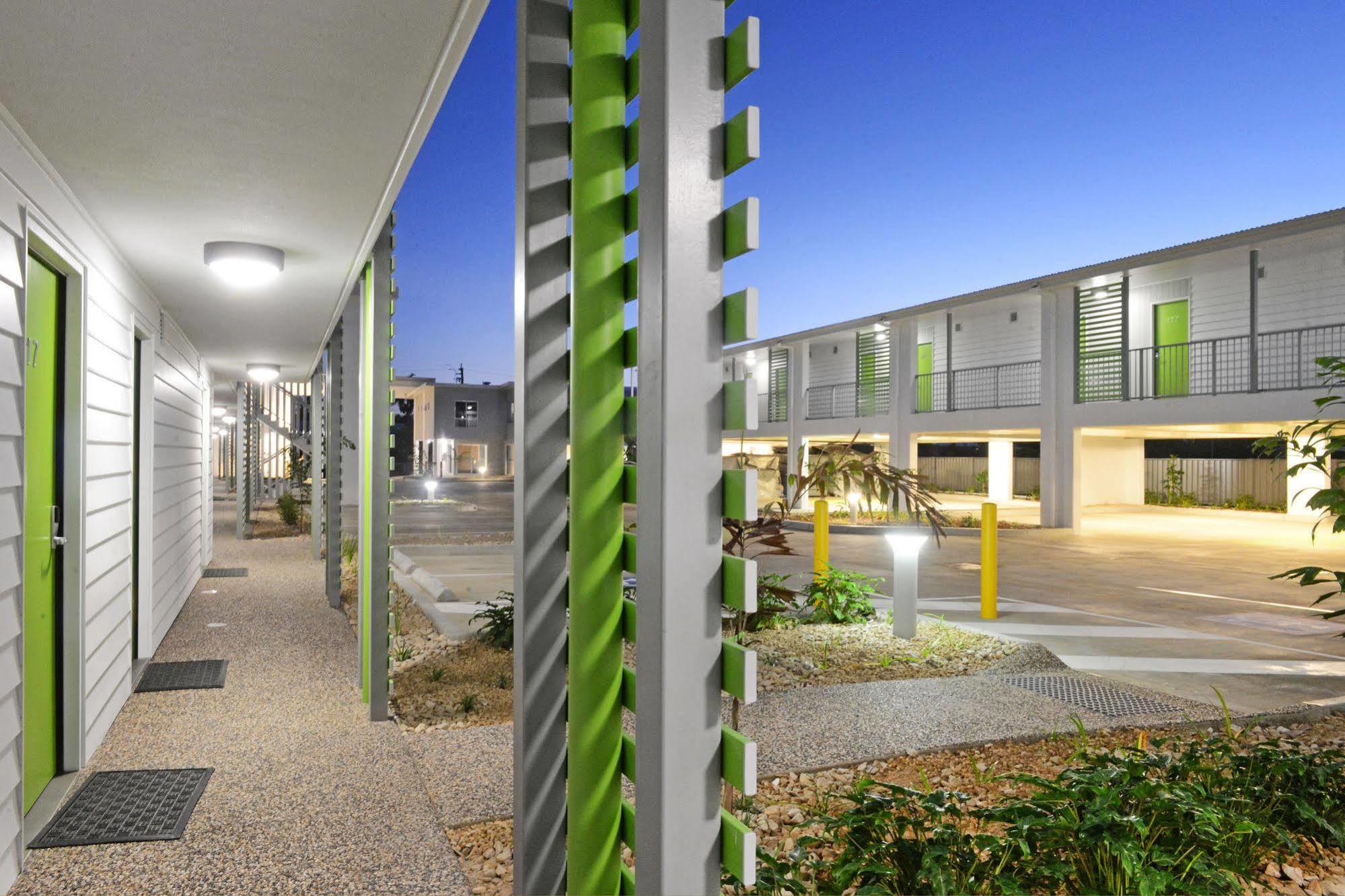 Mackay Oceanside Central Hotel Official Exteriör bild