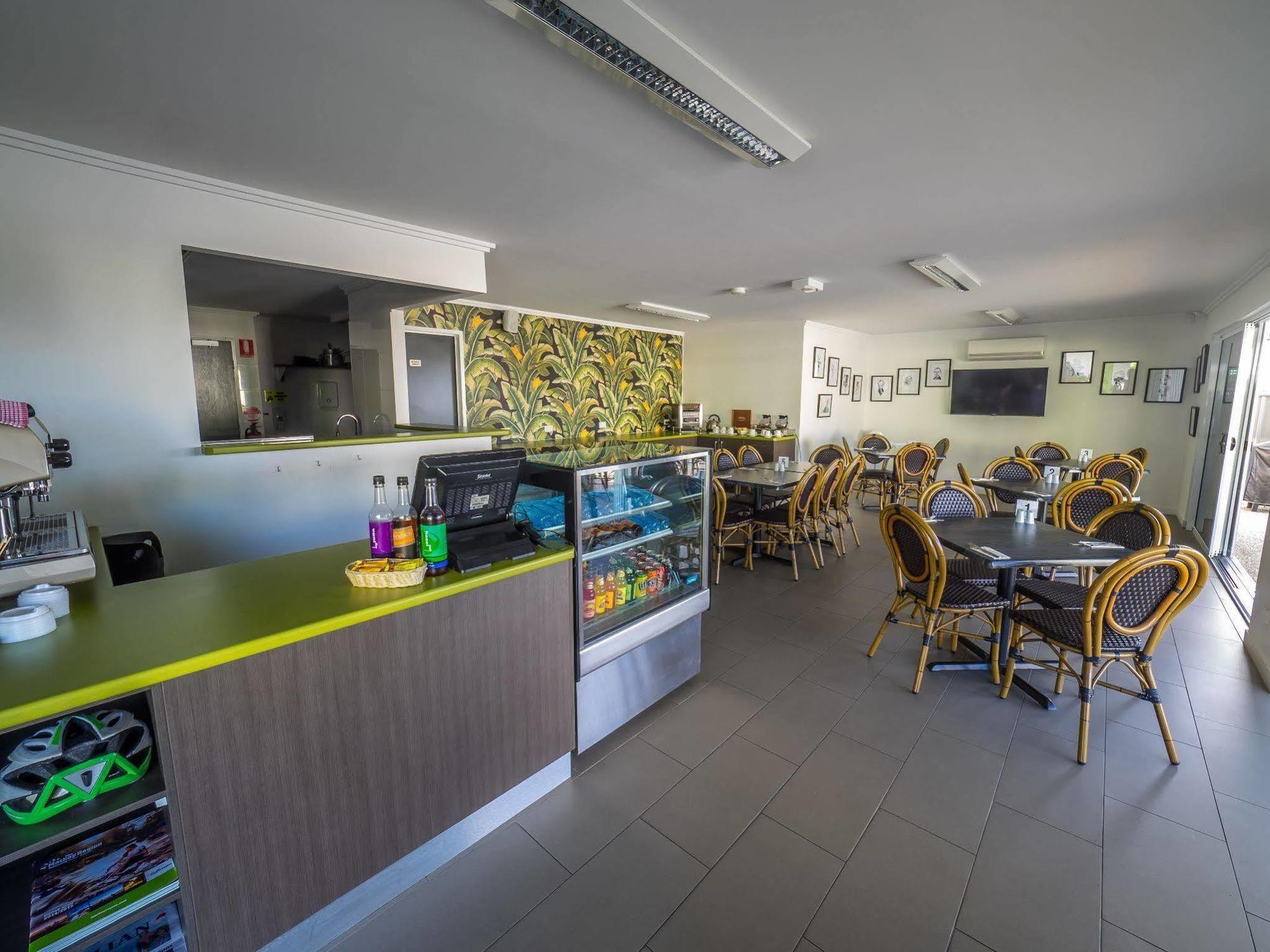 Mackay Oceanside Central Hotel Official Exteriör bild